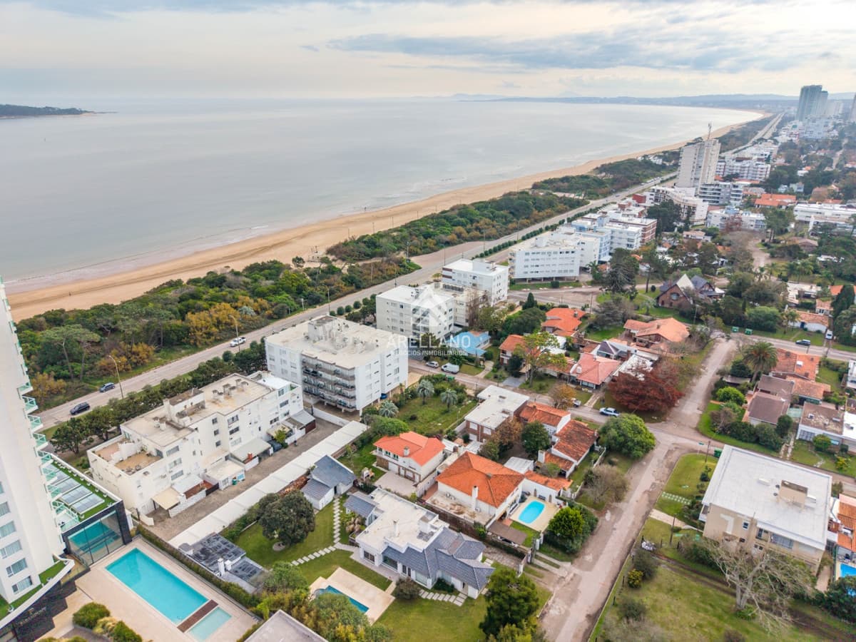 Casa ID.7035 - Venta Casa 3 Dormitorios  Playa Mansa, Punta del Este
