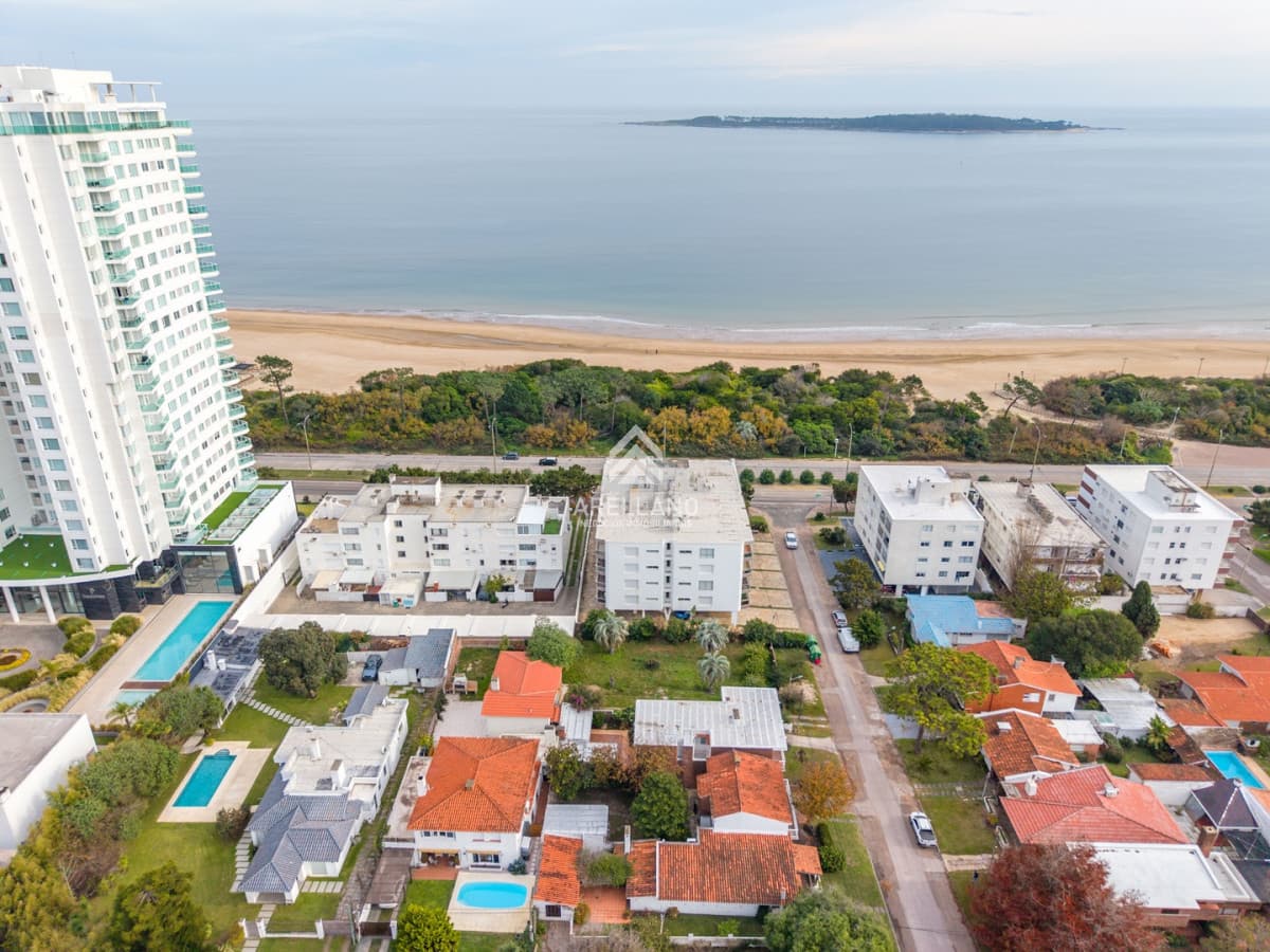 Casa ID.7035 - Venta Casa 3 Dormitorios  Playa Mansa, Punta del Este