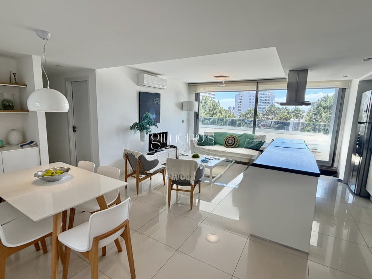Apartamento en Venta de 3 dormitorios - Playa Brava - Punta del Este