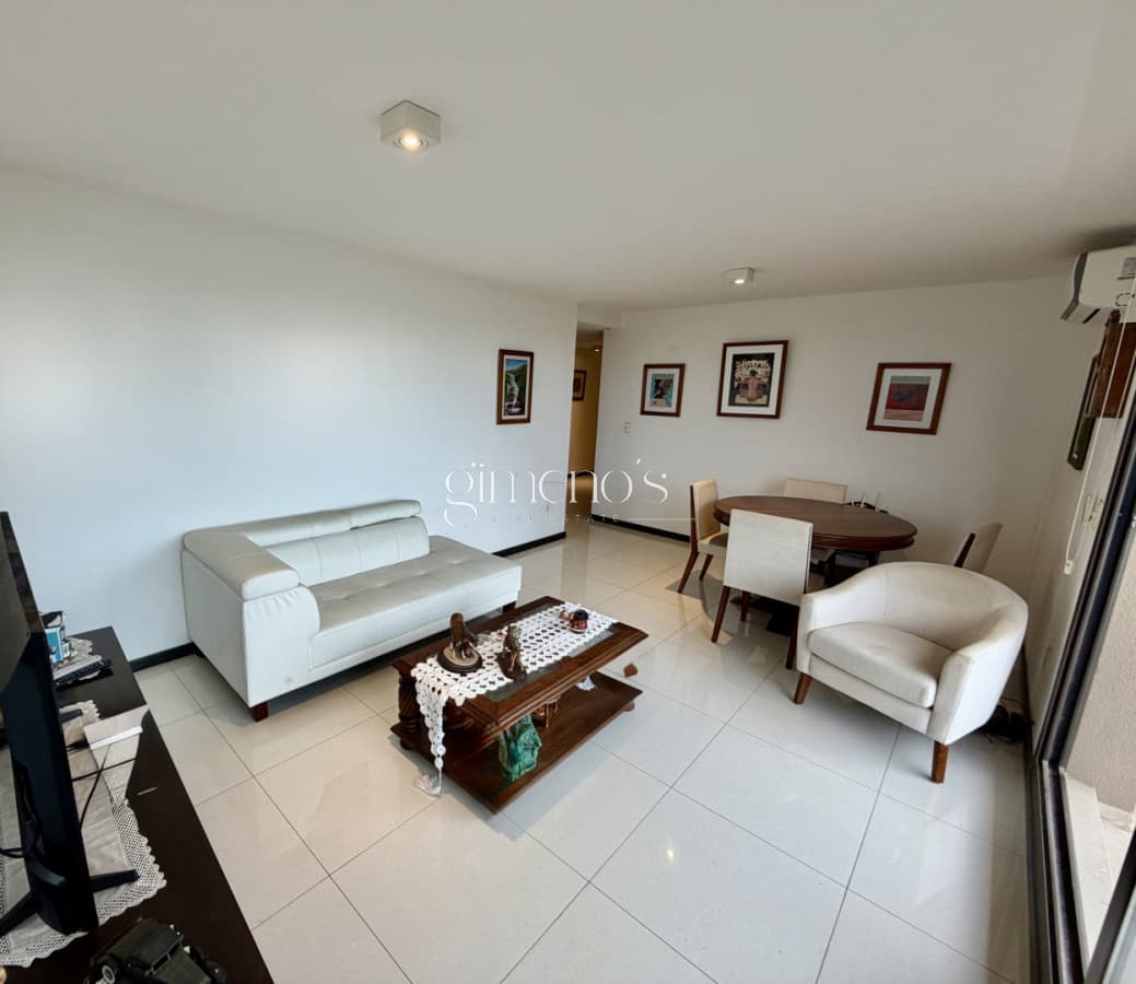 Oportunidad de apartamento de dos dormitorios en venta