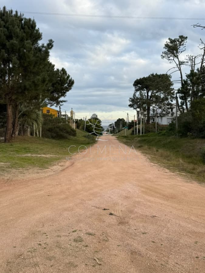 Terreno 404 m2 en Manantiales: Potencial y Ubicación Privilegiada