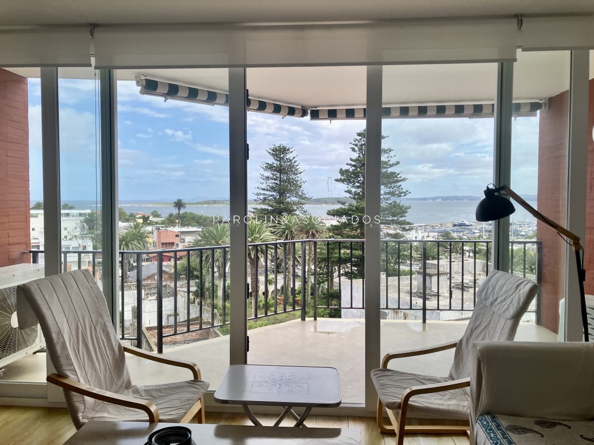 Apartamento en Península 3 dormitorios con garage en alquiler