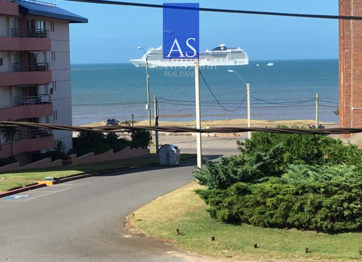 Casa de 4 dormitorios con vista al mar y piscina climatizada