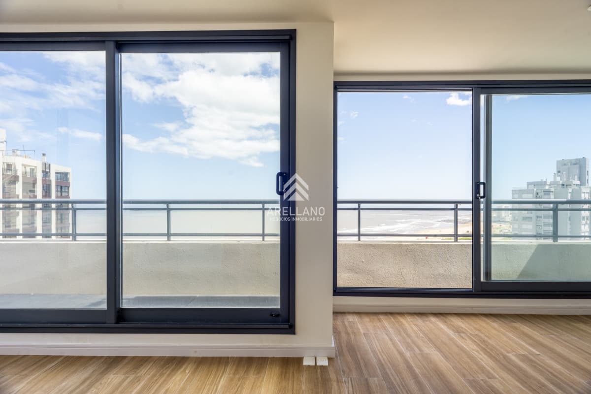 Apartamento ID.2683 - Venta PENTHOUSE 2 dormitorios 2 Baños Playa Brava  Punta del Este