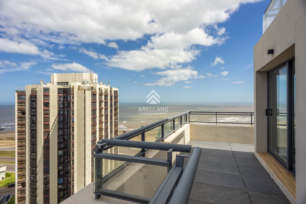 Apartamento ID.2683 - Venta PENTHOUSE 2 dormitorios 2 Baños Playa Brava  Punta del Este