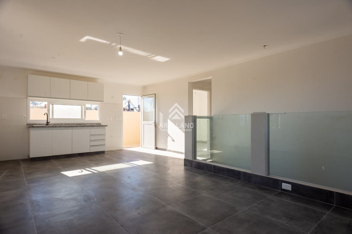 Casa ID.4605 - 2 dormitorios altos de la laguna con garage