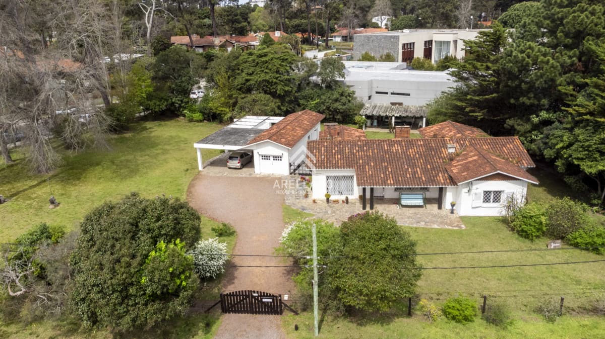 Casa ID.6921 - Venta casa Cantegril para proyecto