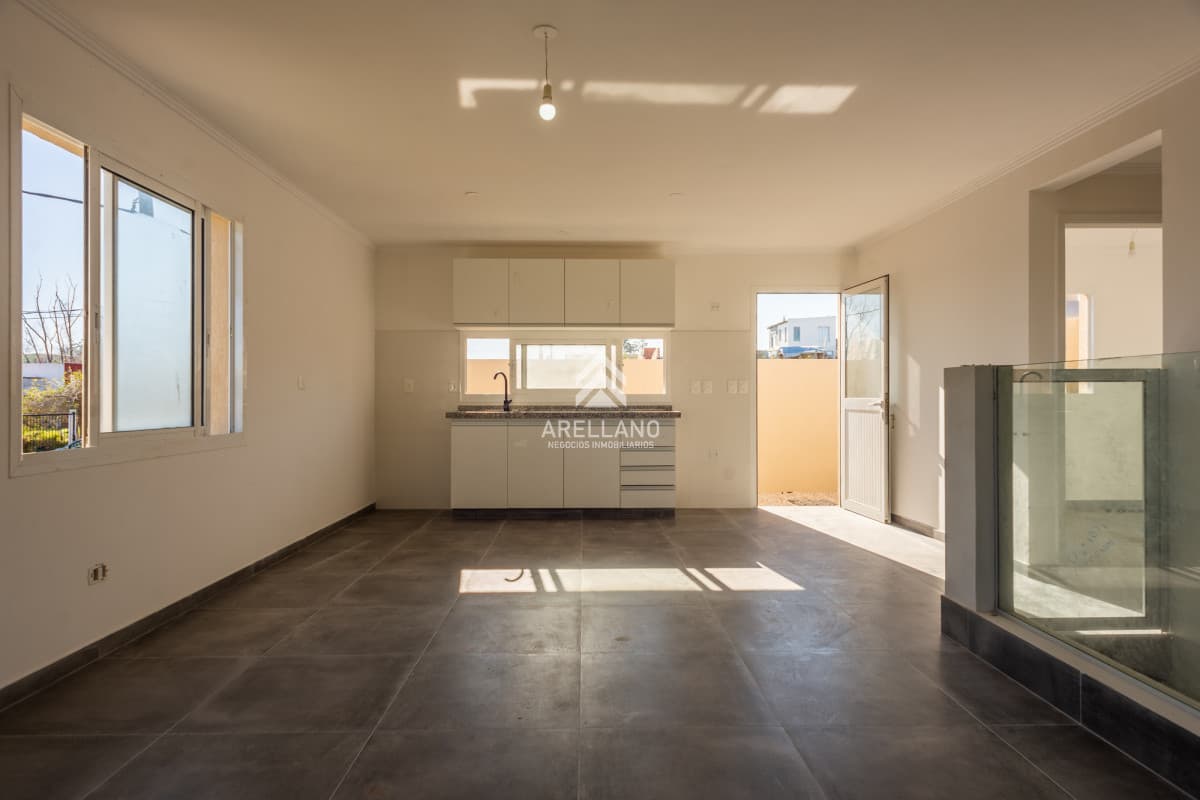 Casa ID.4605 - 2 dormitorios altos de la laguna con garage