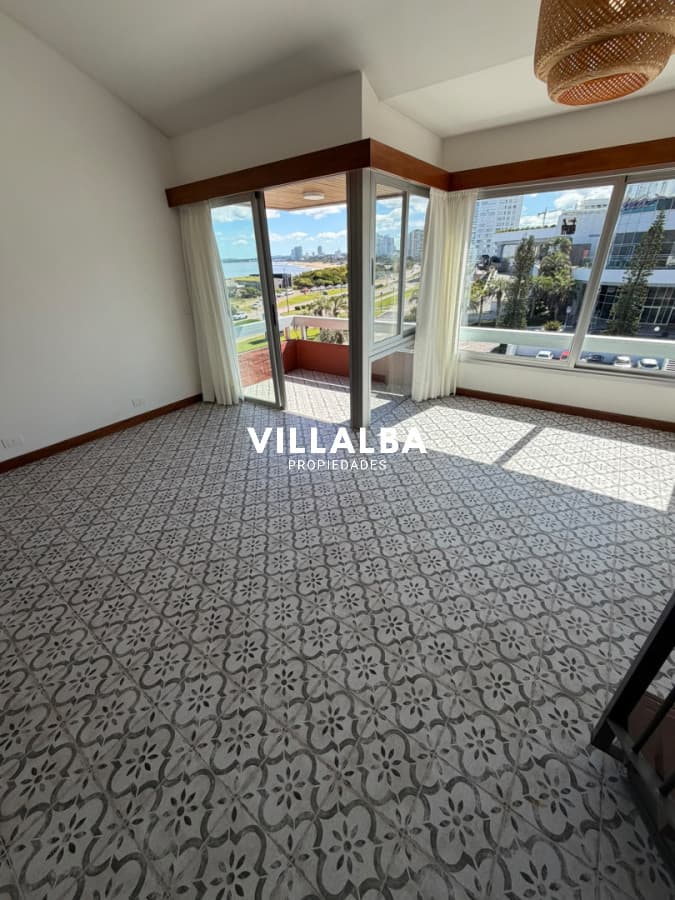 Amplio apartamento de 1 dormitorio y medio alquiler anual.