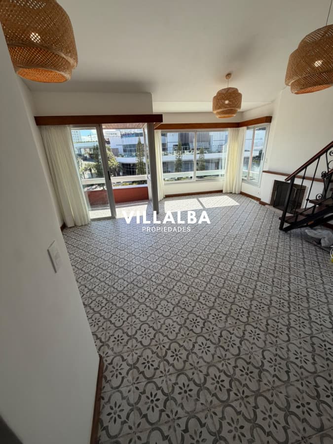 Amplio apartamento de 1 dormitorio y medio alquiler anual.