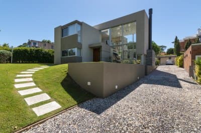 Gran oportunidad casa en venta el corazon de playa mansa a 350 metros del mar  -