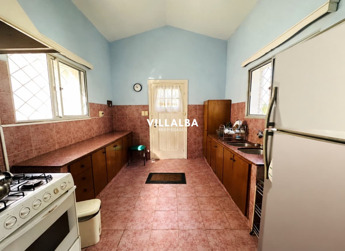 Casa en VENTA con amplio terreno en esquina