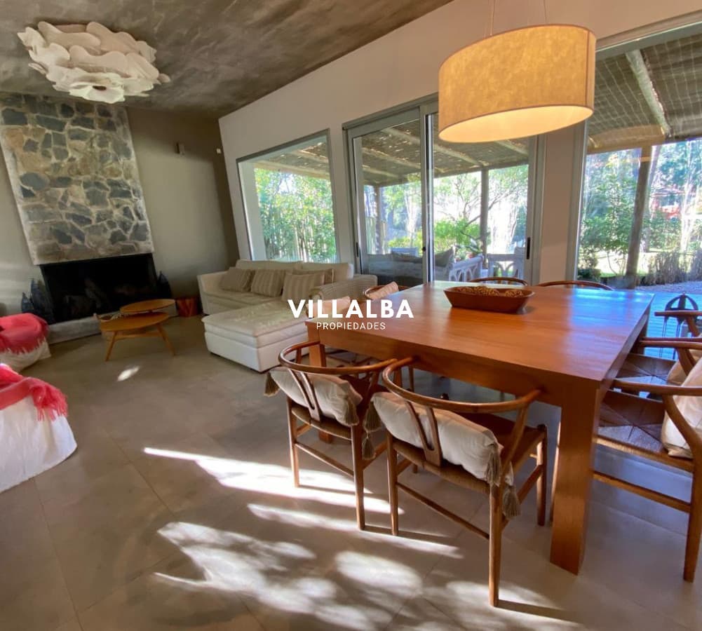 Playa Brava,  esplendida casa en Venta.