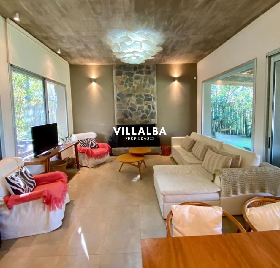 Playa Brava,  esplendida casa en Venta.