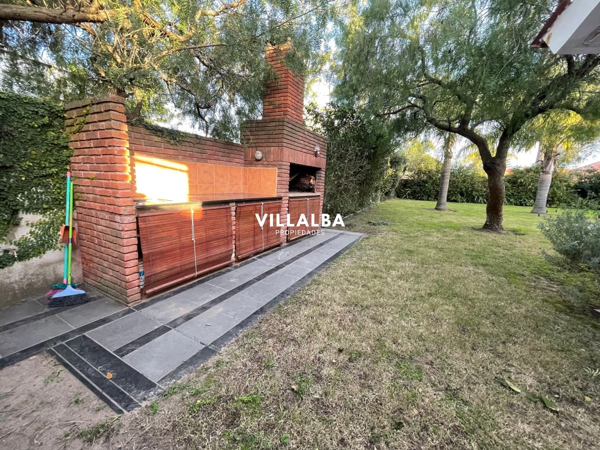 Casa en la Zona de la Mansa .