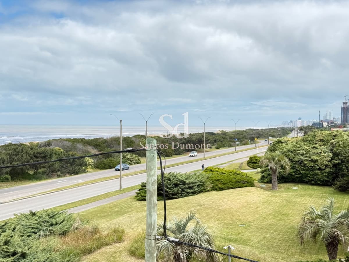 EN VENTA - Primera Linea Punta del Este, Semi Piso de Lujo, Playa Brava
