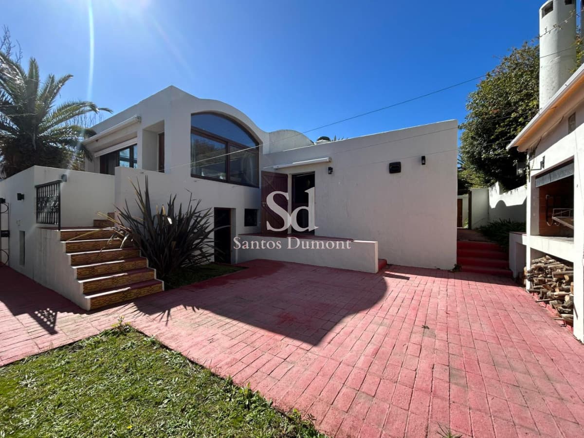 EN VENTA - Casa en zona Faro de Punta del Este a metros del Mar