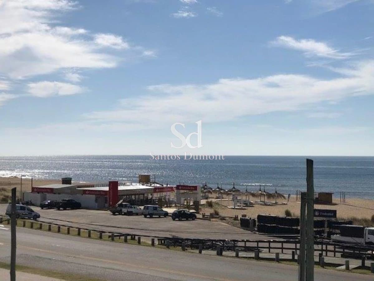 FRENTE AL MAR