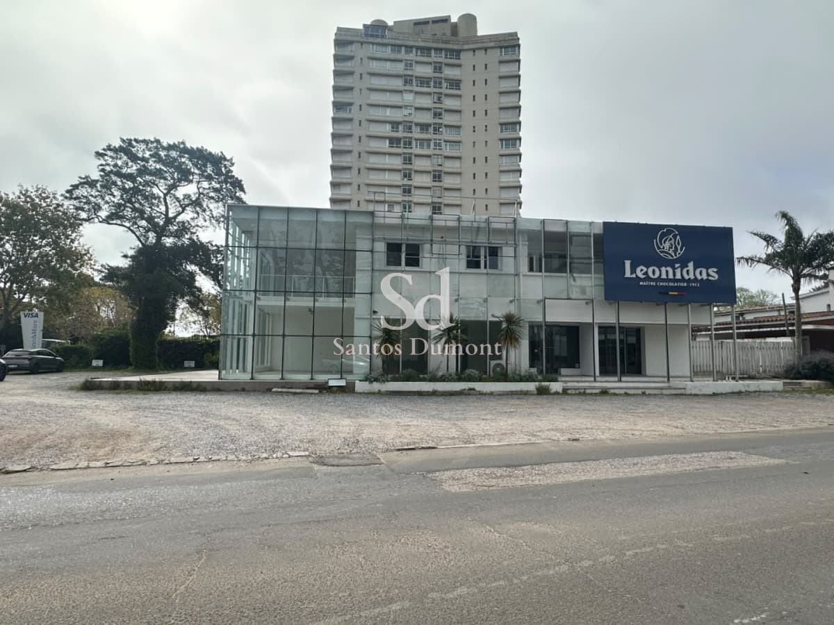 EN VENTA - Con Excelente Renta, Locales en Punta del Este.