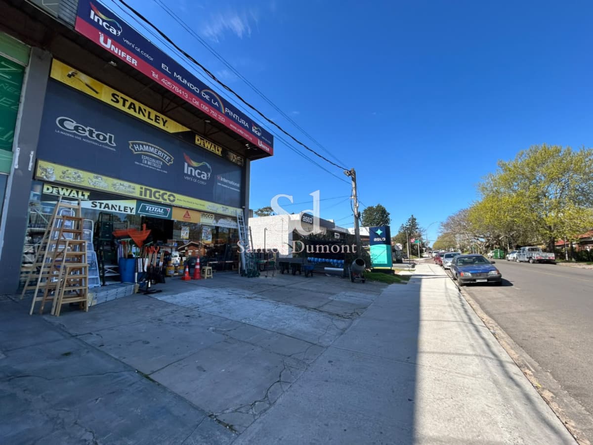 LOCAL EN VENTA - Con Renta, sobre Av. Chiossi, Maldonado, Punta del Este