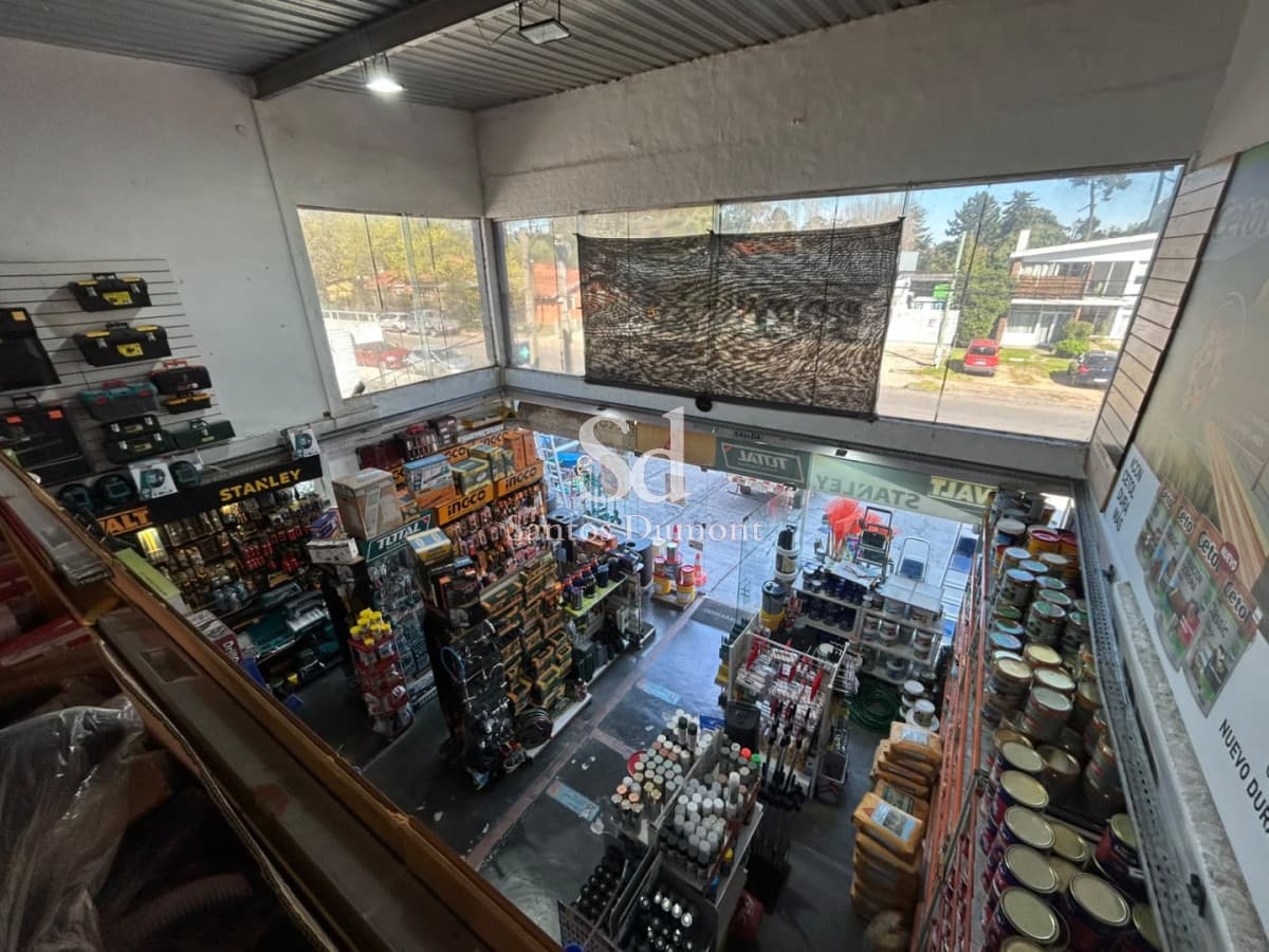 LOCAL EN VENTA - Con Renta, sobre Av. Chiossi, Maldonado, Punta del Este