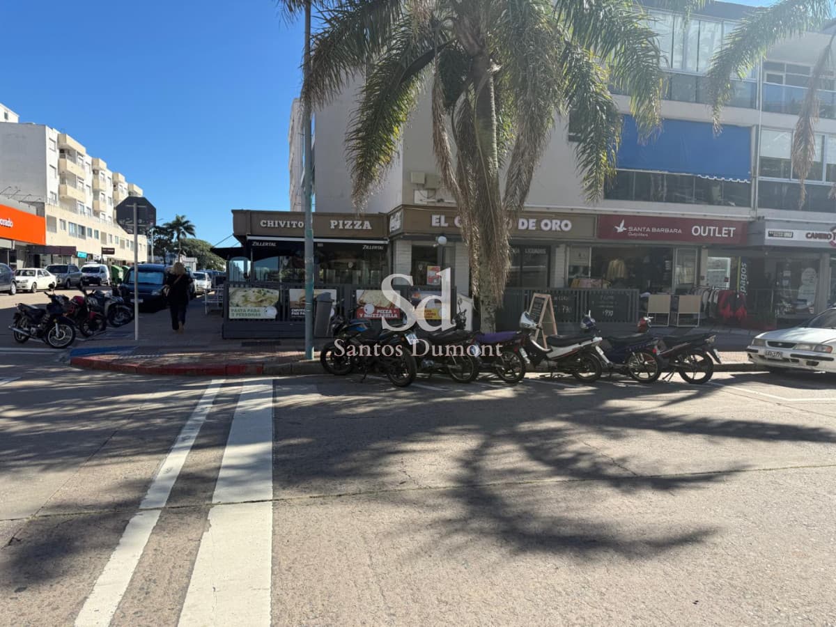 EN VENTA - Local Comercial en Gorlero, con Renta