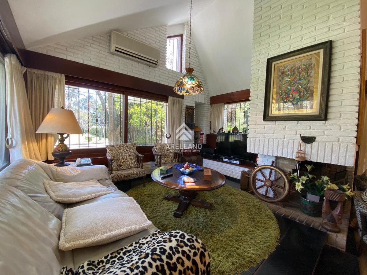 Casa ID.381 - VENTA CASA 5 DORMITORIOS en Playa Mansa