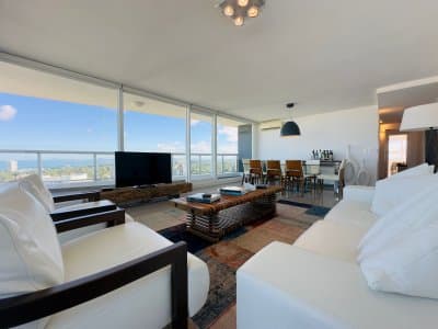 Apartamento en Roosevelt Center de 3 dormitorios mas dependencia   -