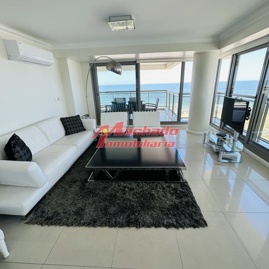 Alquiler y venta de apartamento, primera linea, playa brava. 9170