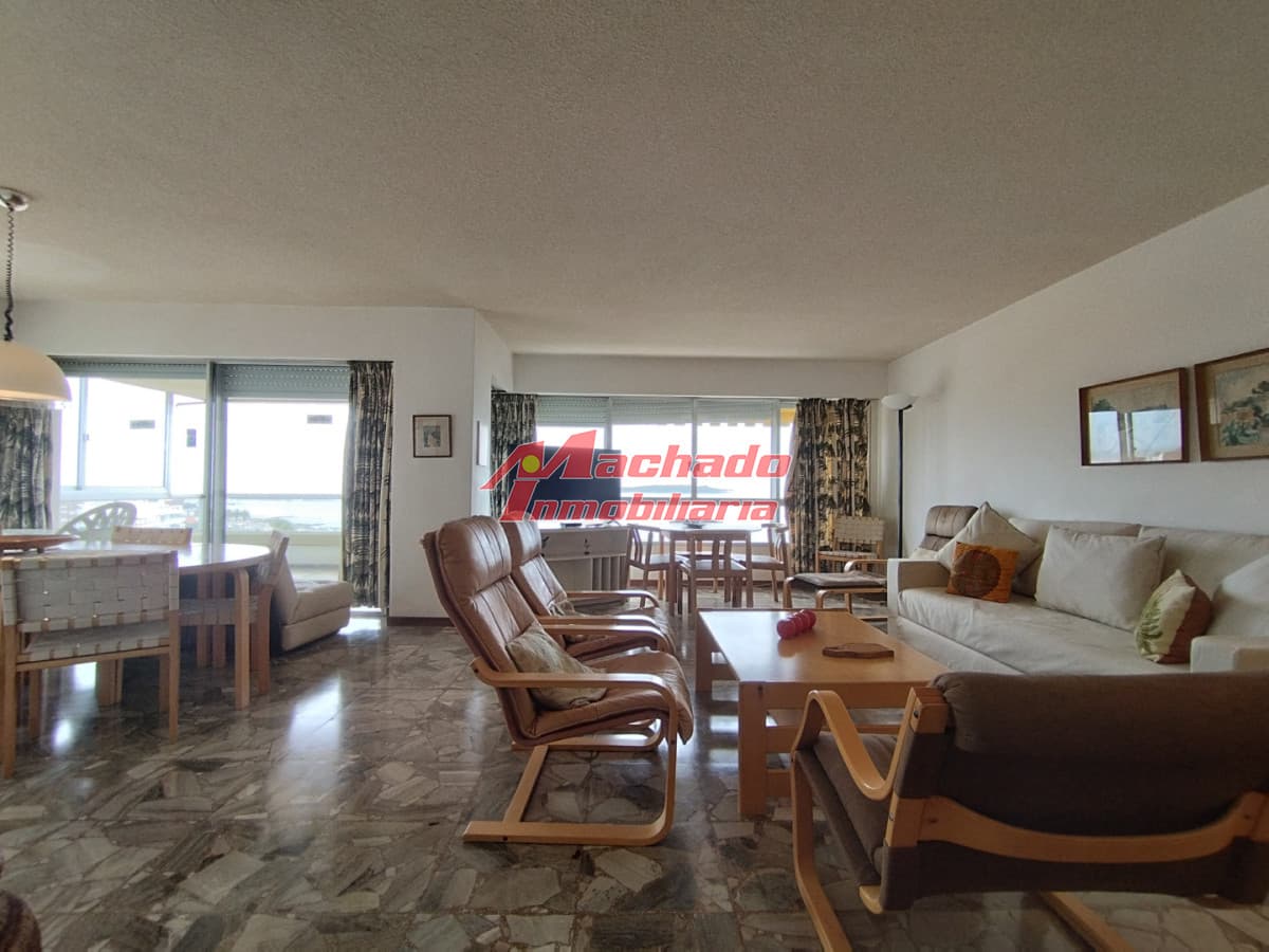 alquiler de apartamento sobre playa mansa