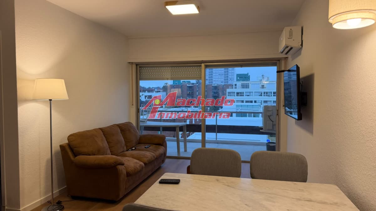 Apartamento en alquiler temporal. 2 dorm, primera linea playa Mansa