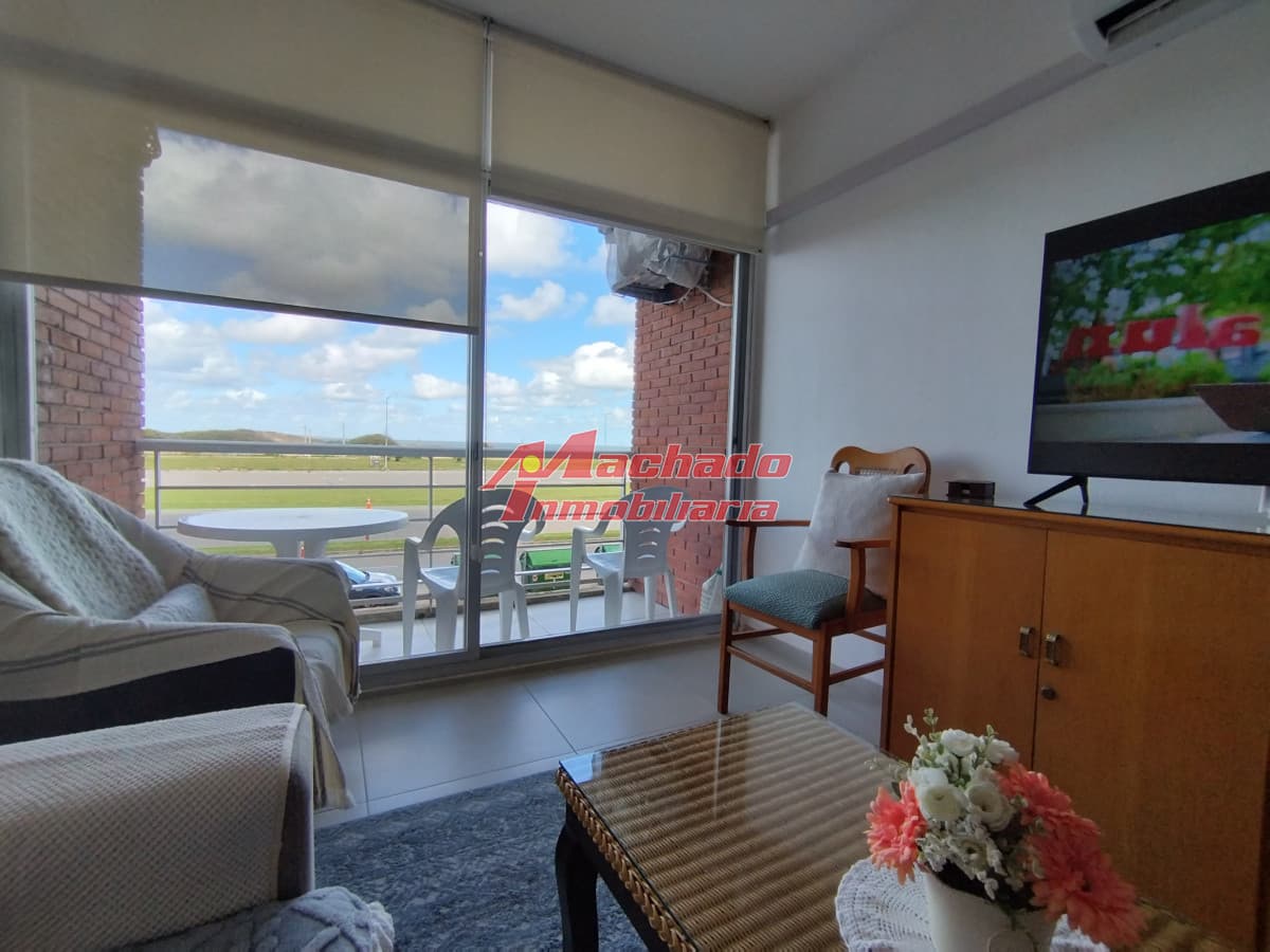 Apartamento de 2 dormitorios y medio frente al mar