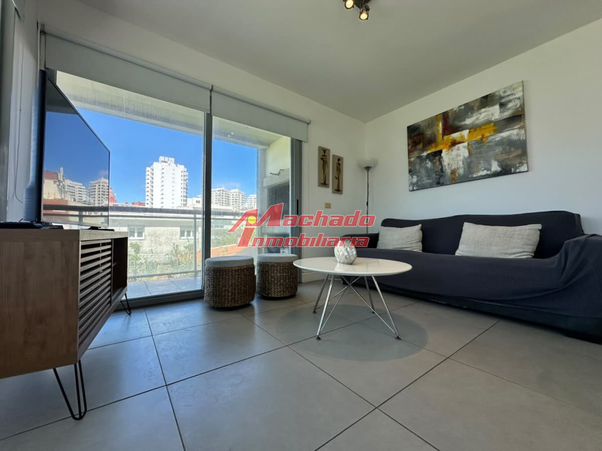 Apartamento de 2 dormitorios en venta y alquiler en Punta del Este