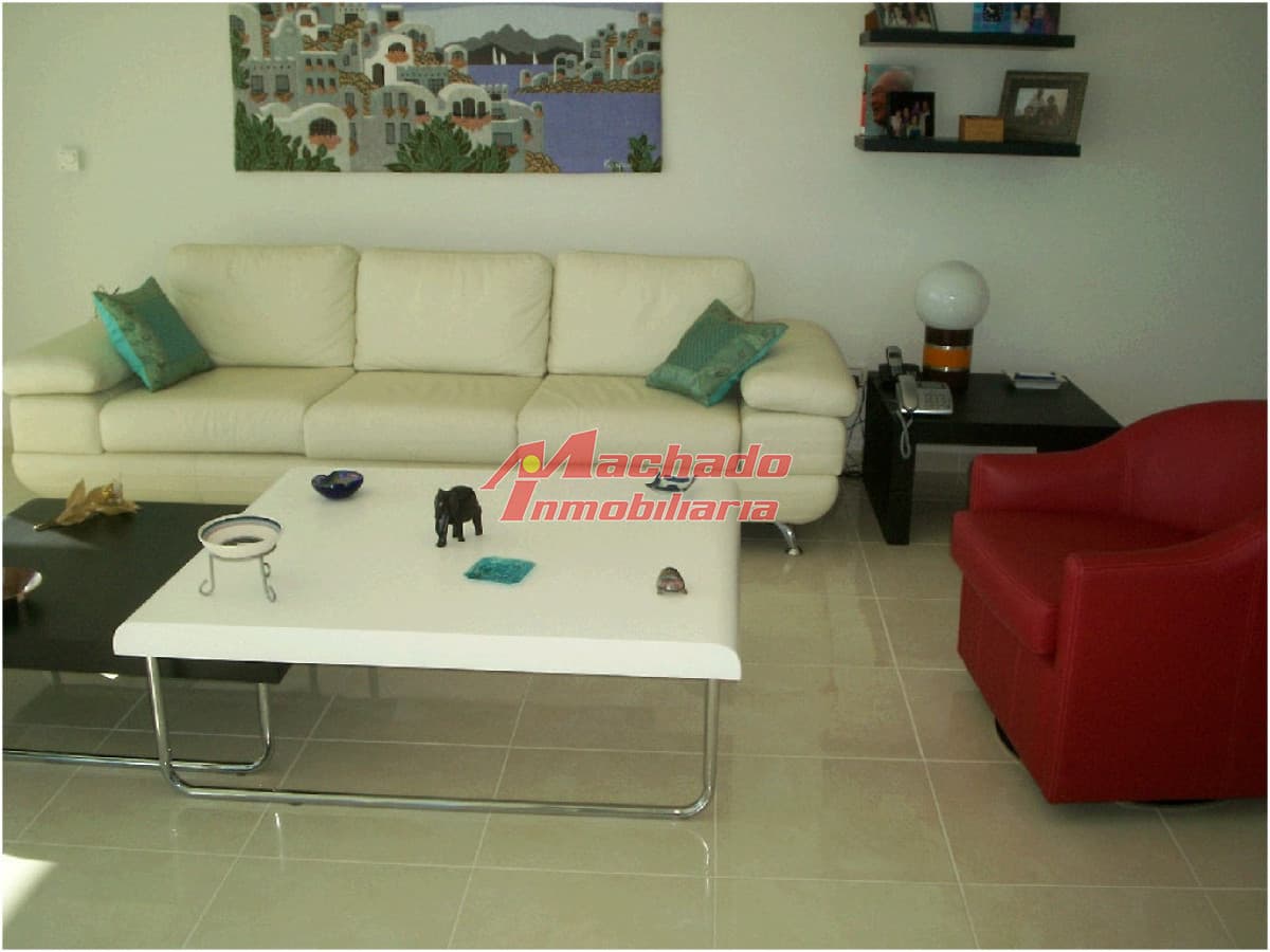 Apartamento en venta de 3 dormitorios y dependencia en Punta del Este