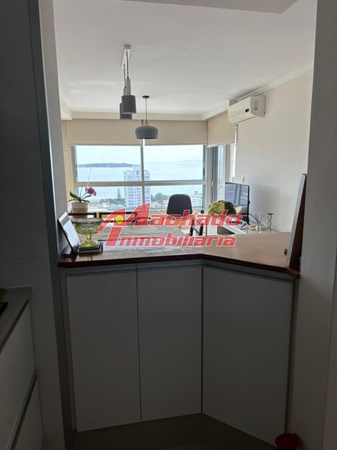 EXCELENTE APARTAMENTO CON VISTA A PLAYA MANSA,  CERCA DEL CENTRO Y DE LAS DOS PLAYAS