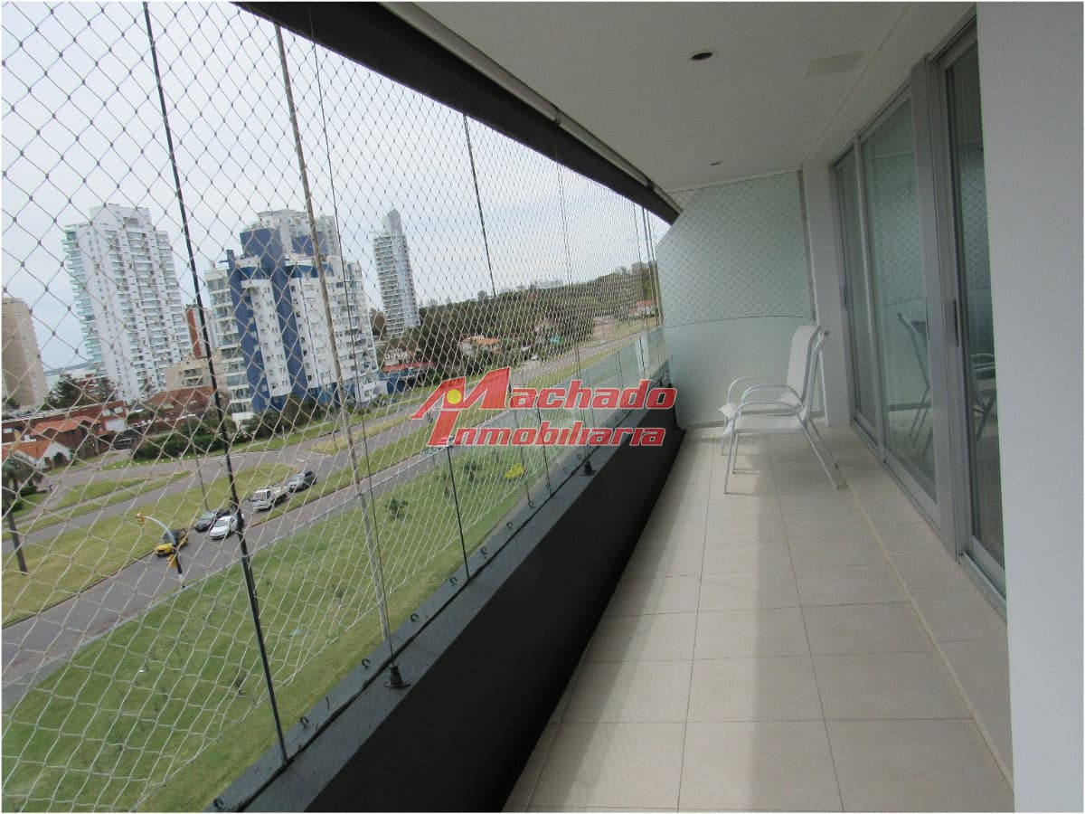 Alquiler de apartamento de dos dormitorios y medio en Punta del Este