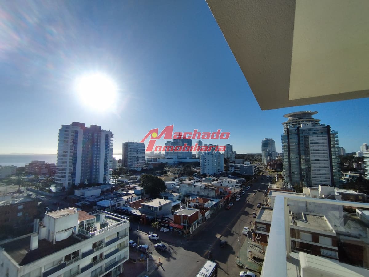 Alquiler apartamento de 3 dormitorios en Punta del Este.