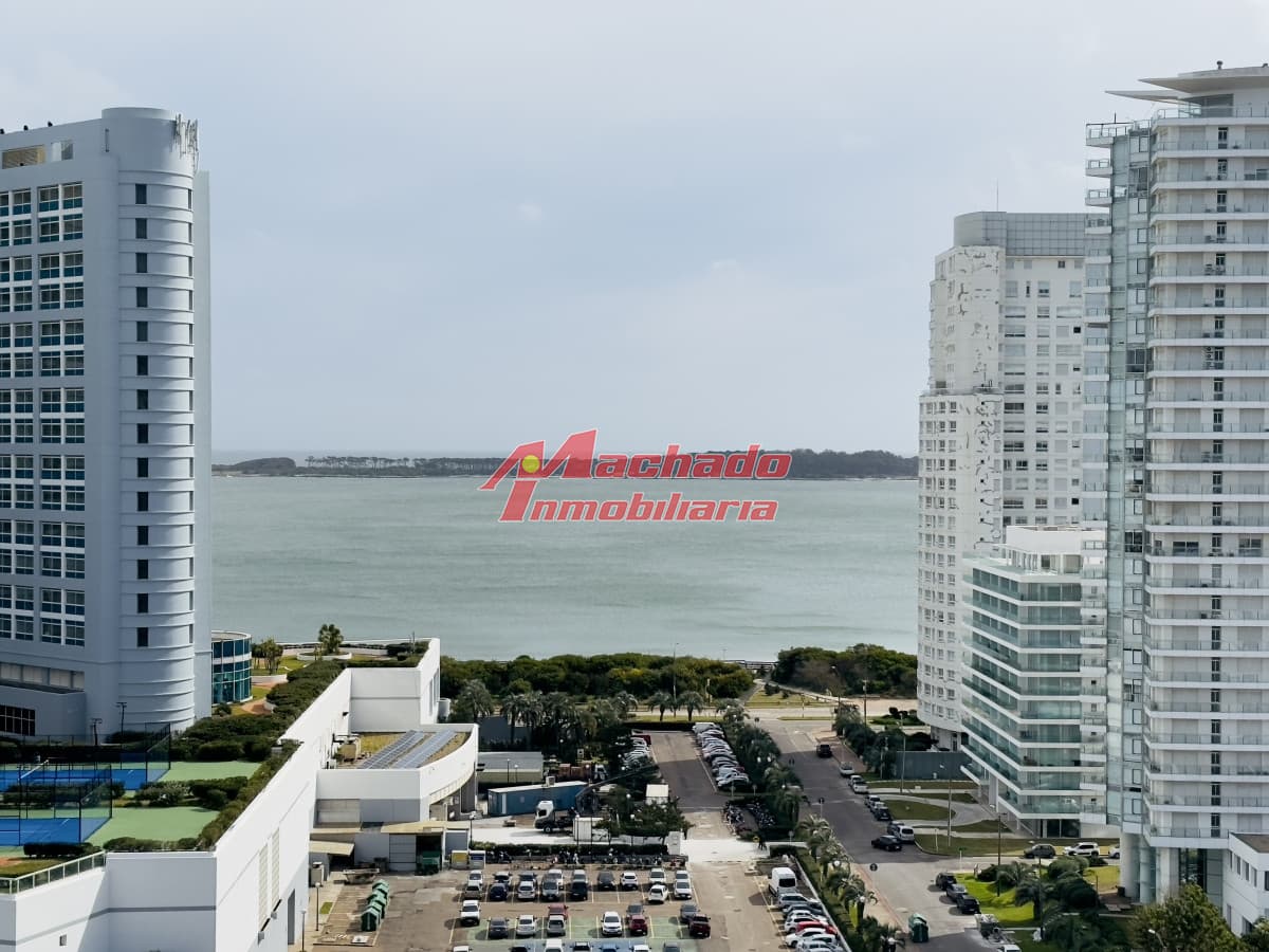 Venta y alquiler de apartamento de 2 dormitorios Playa mansa con parrillero