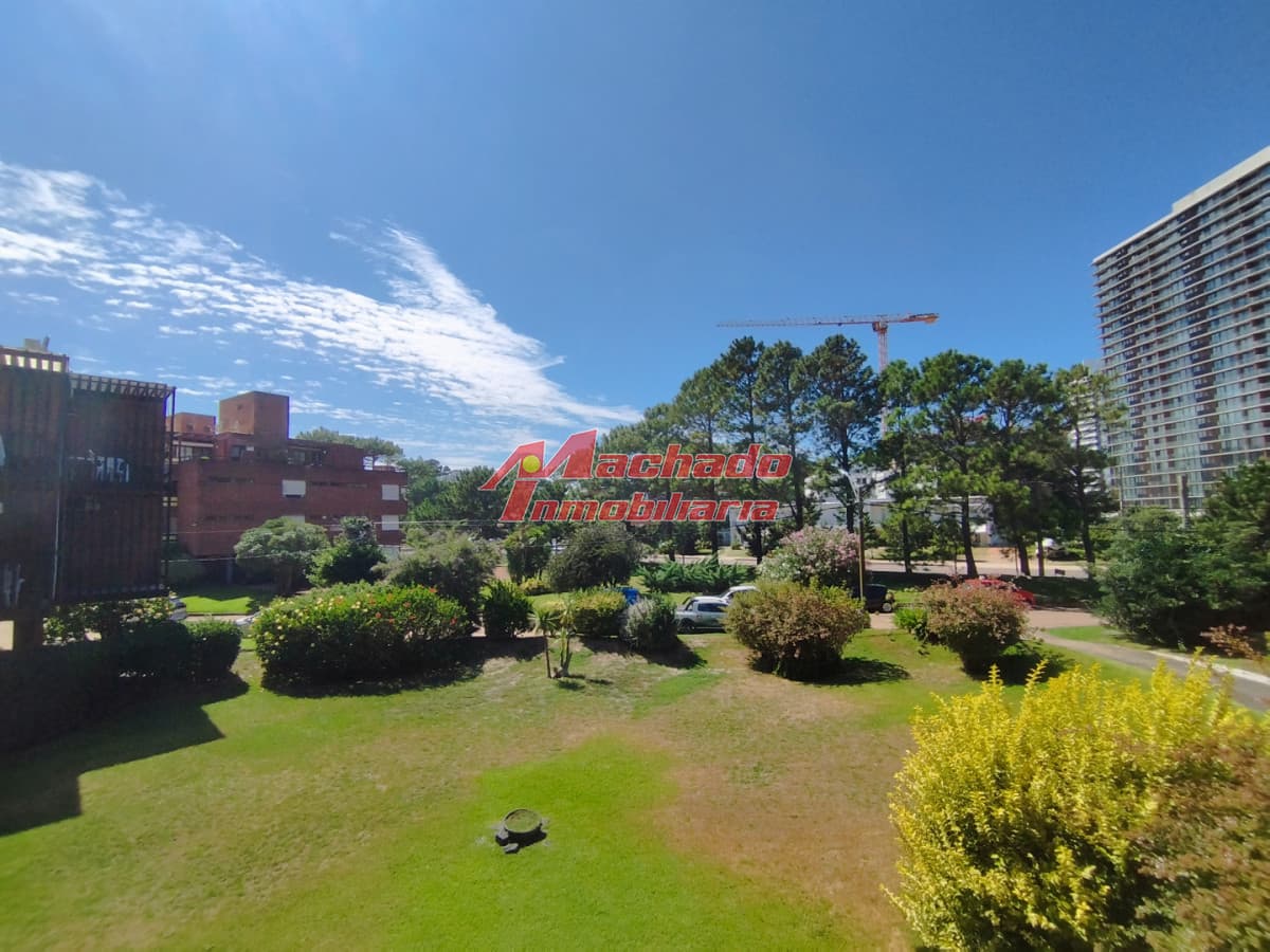 Departamento de dos dormitorios en venta en Punta del Este