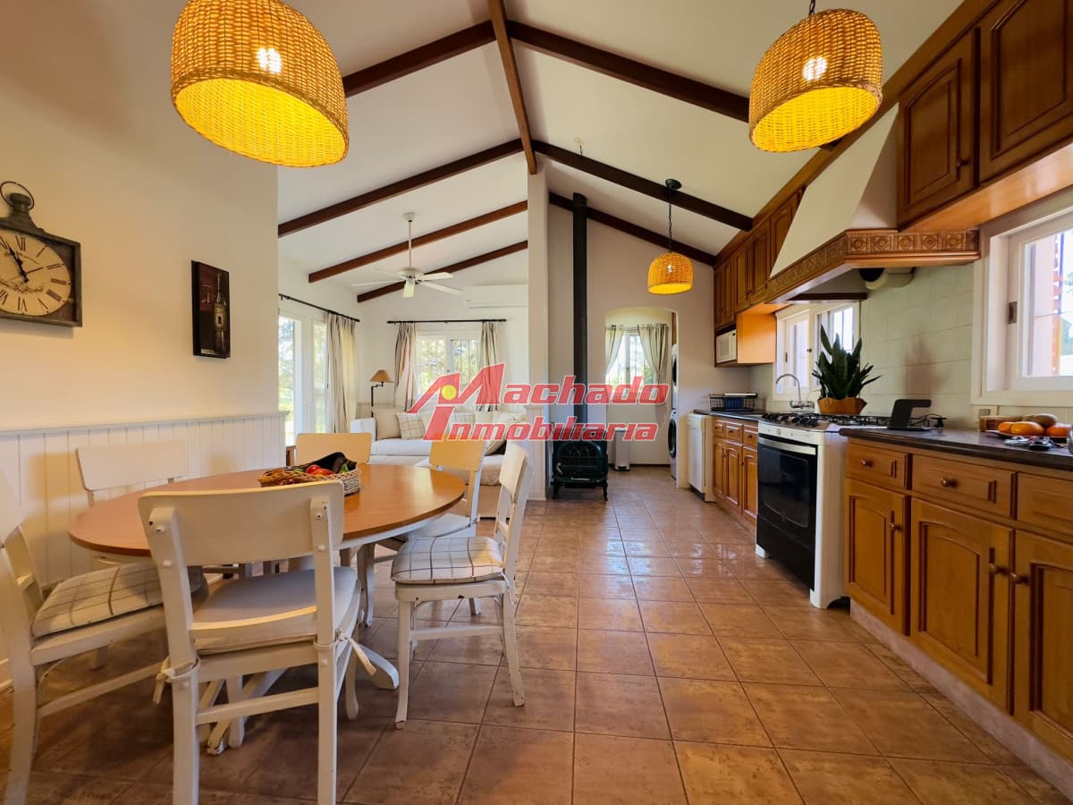 Alquiler  de casa  de 5 dormitorios con Piscina y vista al mar en Punta del Este
