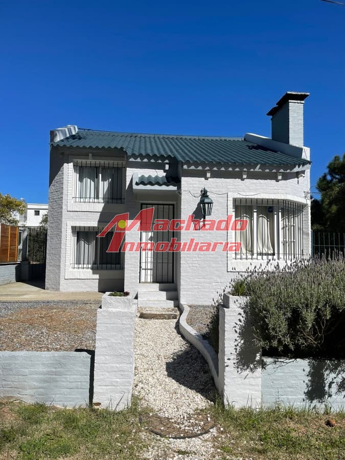 Alquiler de casa de 3 dormitorios y dependencia de servicio en La Barra