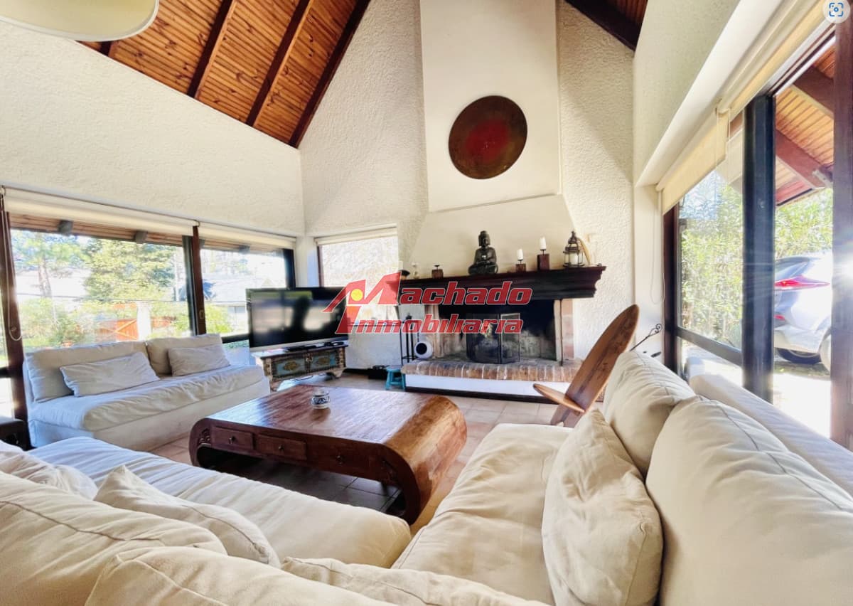 Alquiler Casa en zona Residencial, 4 dorm. , Punta del Este.