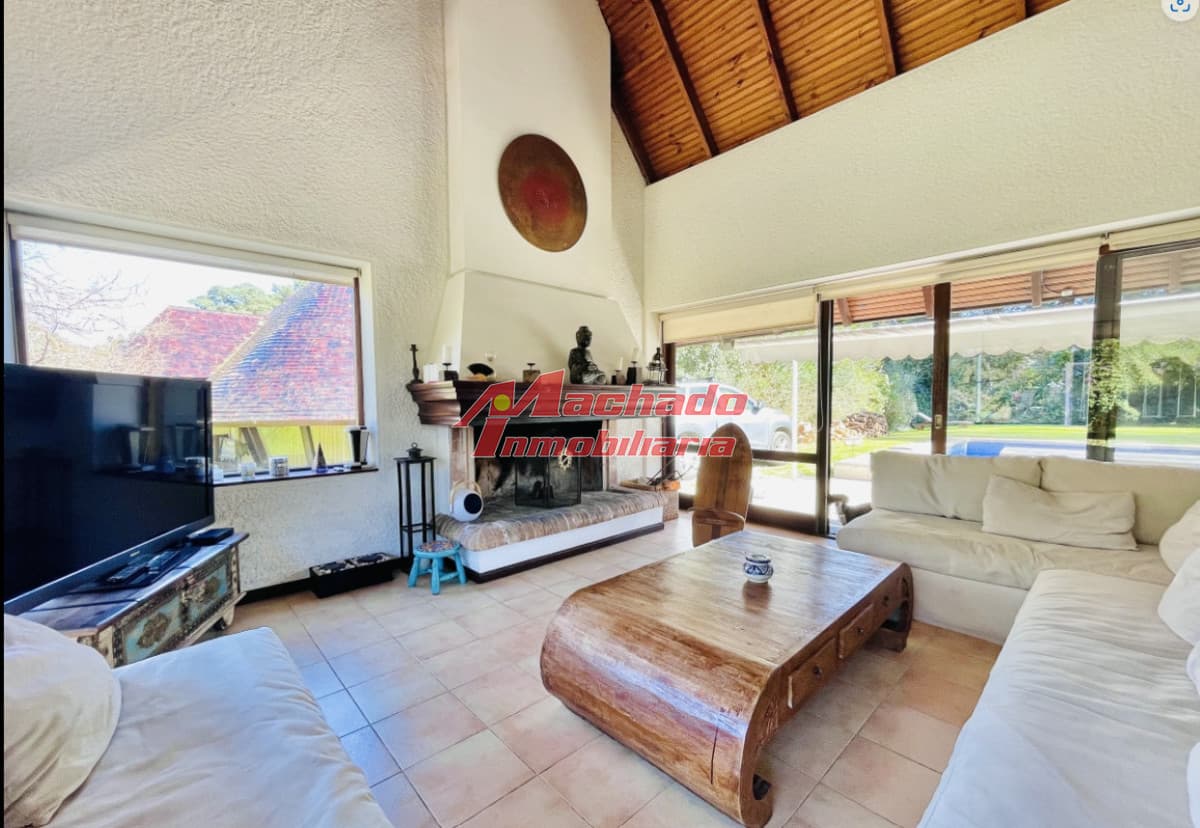 Alquiler Casa en zona Residencial, 4 dorm. , Punta del Este.
