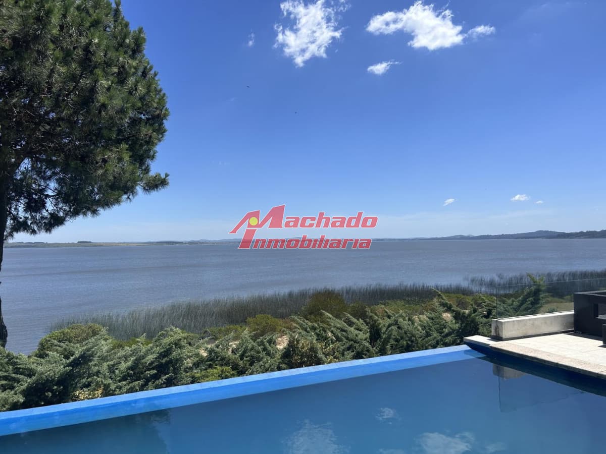 Casa en venta en Club del Lago - Primera linea a la laguna