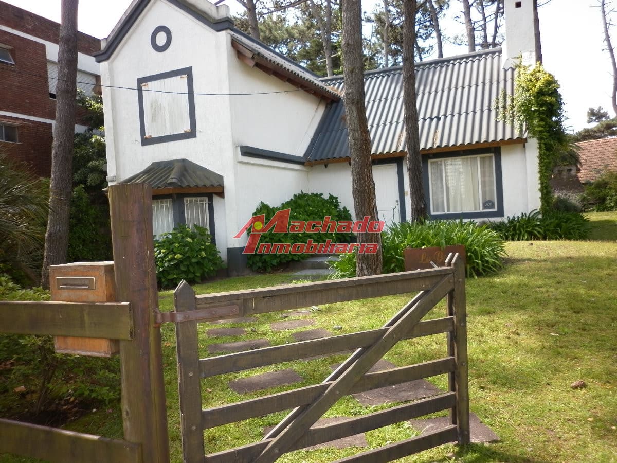 Alquiler de casa de 3 dormitorios con piscina en Punta del Este