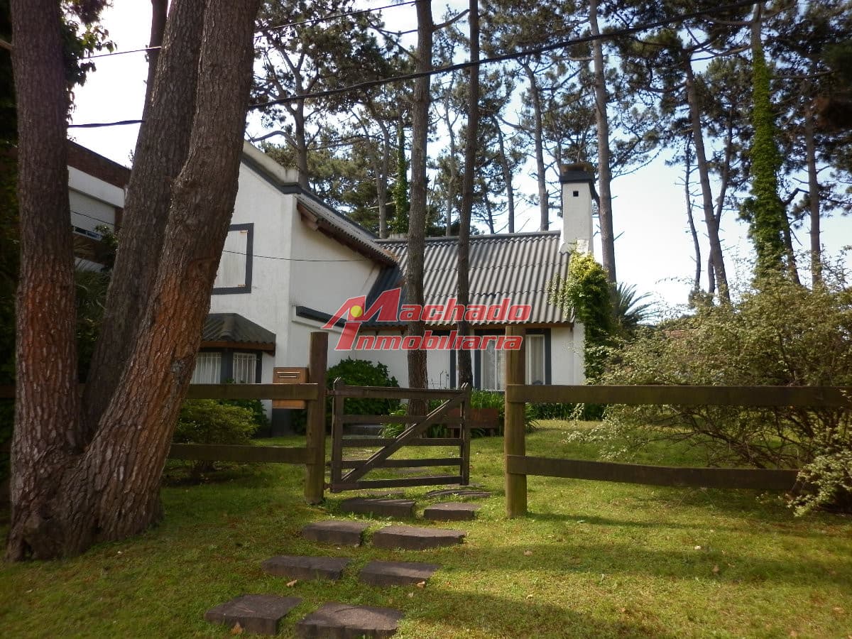 Alquiler de casa de 3 dormitorios con piscina en Punta del Este