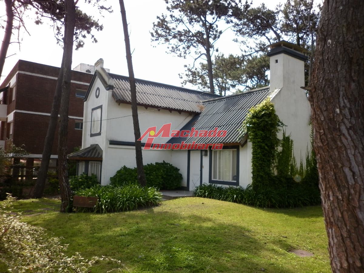 Alquiler de casa de 3 dormitorios con piscina en Punta del Este