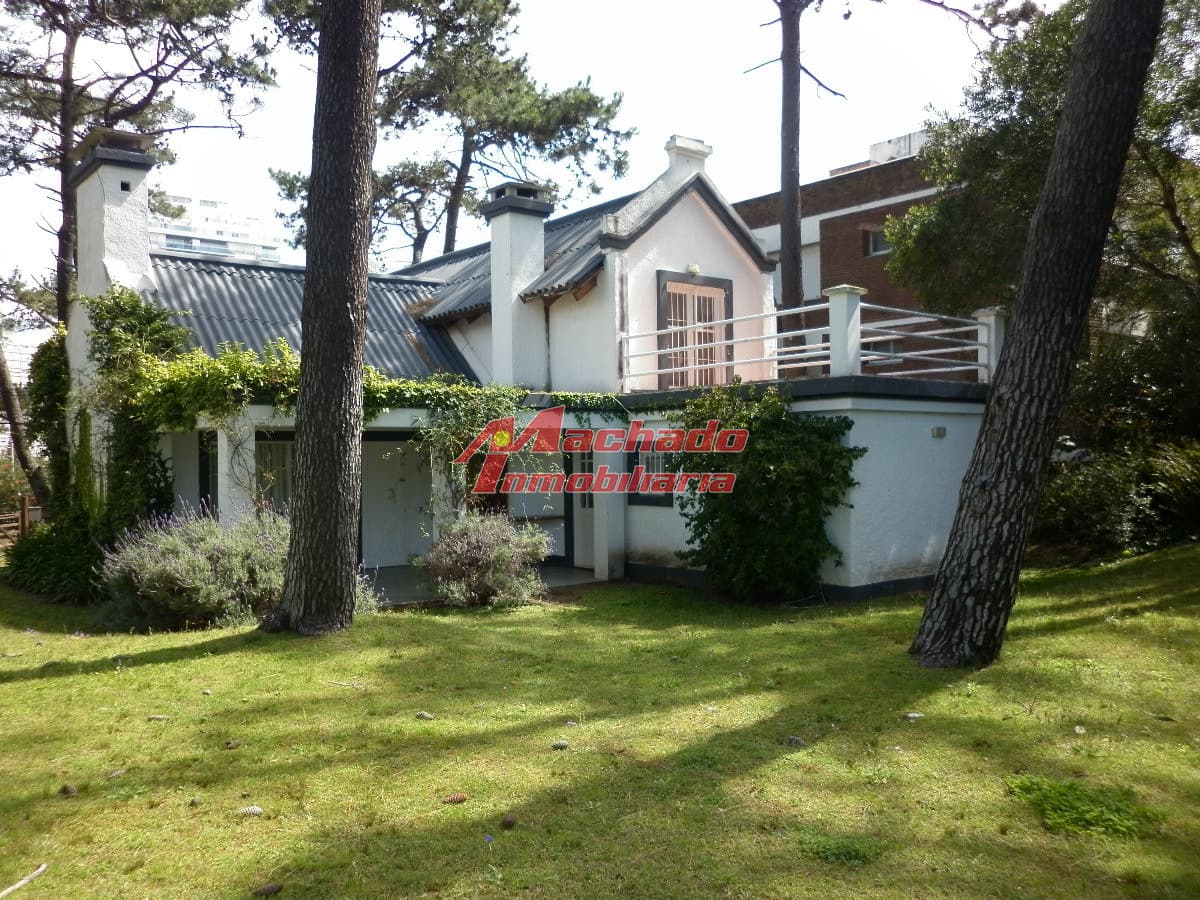 Alquiler de casa de 3 dormitorios con piscina en Punta del Este