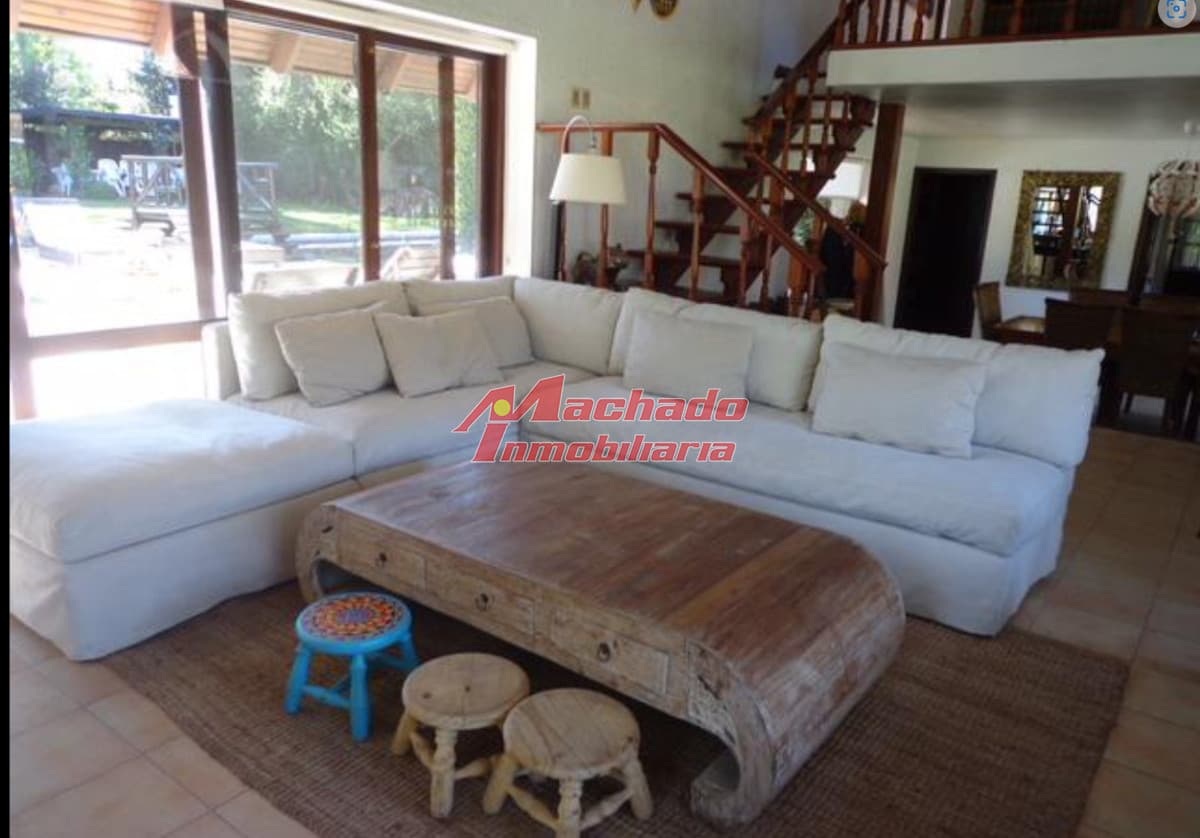 Alquiler Casa en zona Residencial, 4 dorm. , Punta del Este.