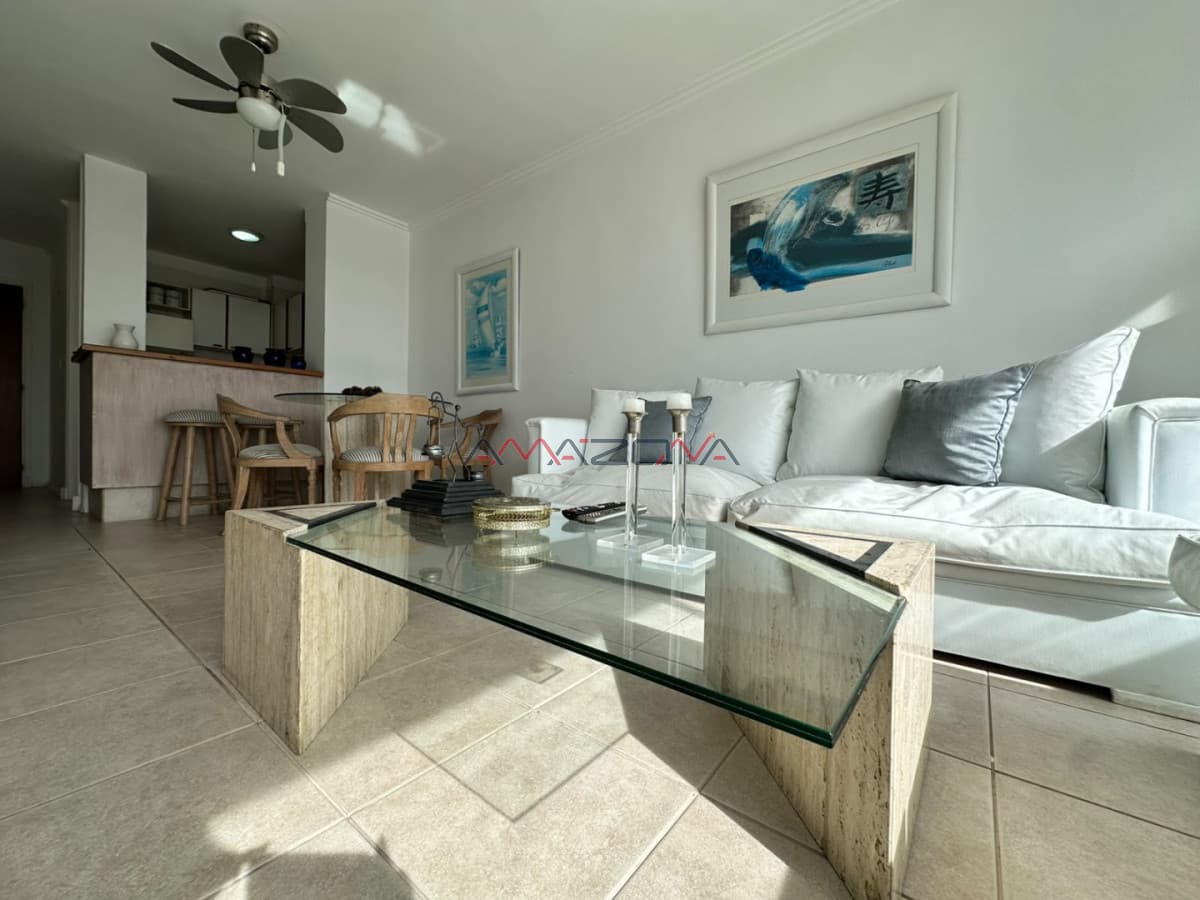 Venta- Punta del Este -vista al mar- piscina-mucama-garaje-ascensor- canchas